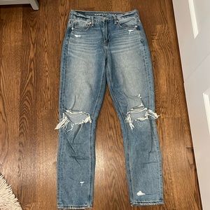 American Eagle women’s ripped blue jeans